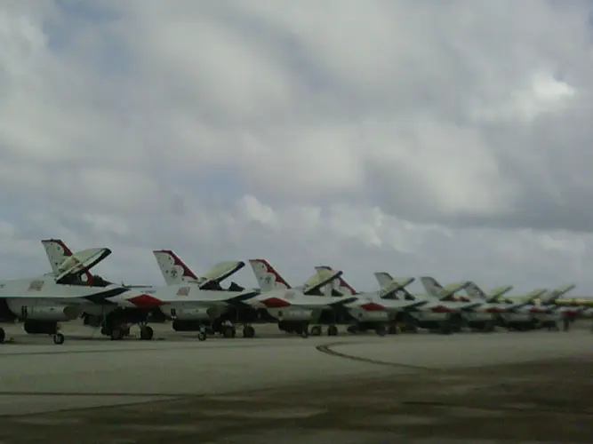 Thousands attend Thunderbirds air show