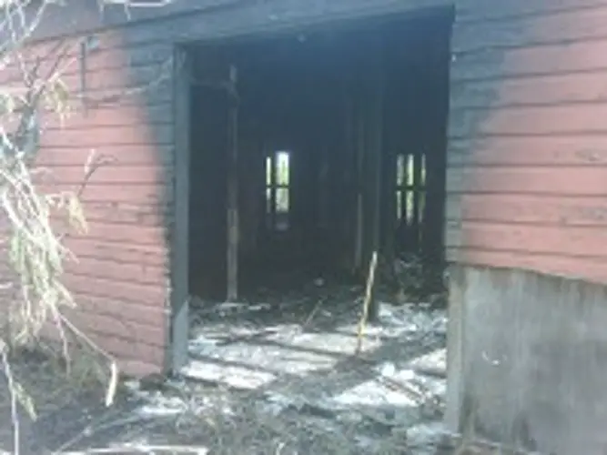 Abandoned structure fire in Piti