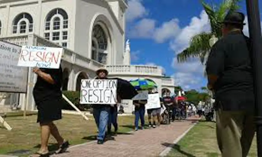 Picketers voicing support for moratorium of Neocatechumenal Way