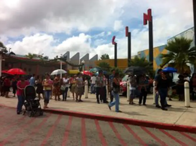 Long line at GPO for refund checks