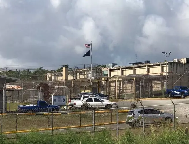 A dozens lawyers step away from prison murder case