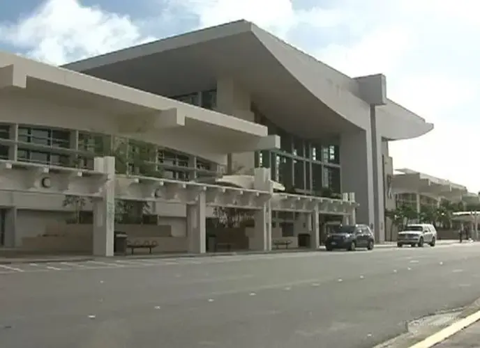 Supreme Court: airport doesn't have to release meeting minutes