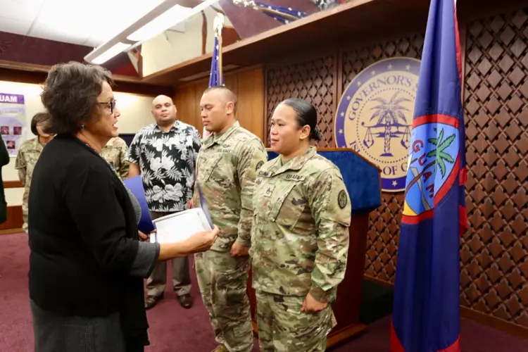 Army Guard members recognized for assisting injured person