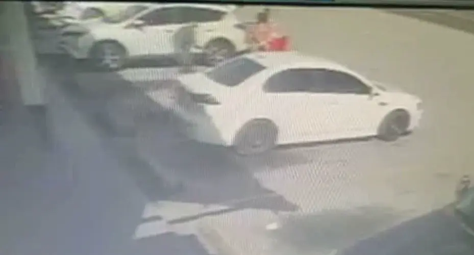 Woman robbed while loading groceries into her car in Piti