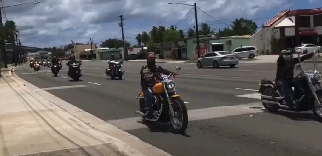 Motorcycle club forms impromptu motorcade to honor fallen military personnel