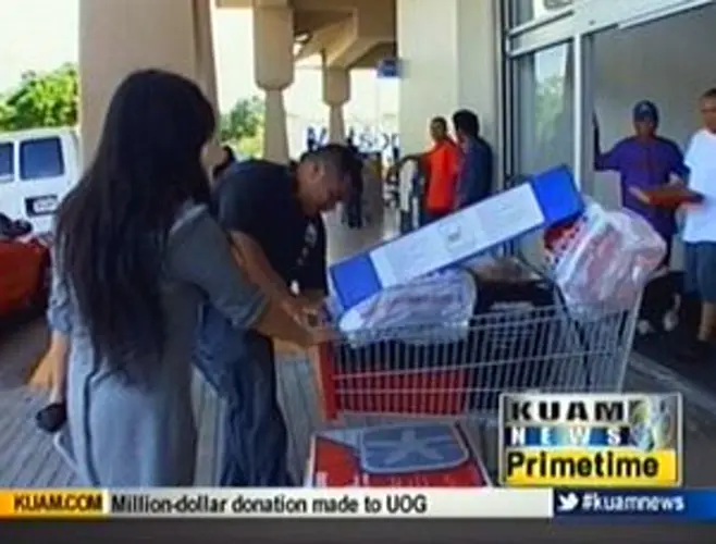 Hundreds flock to stores for Black Friday