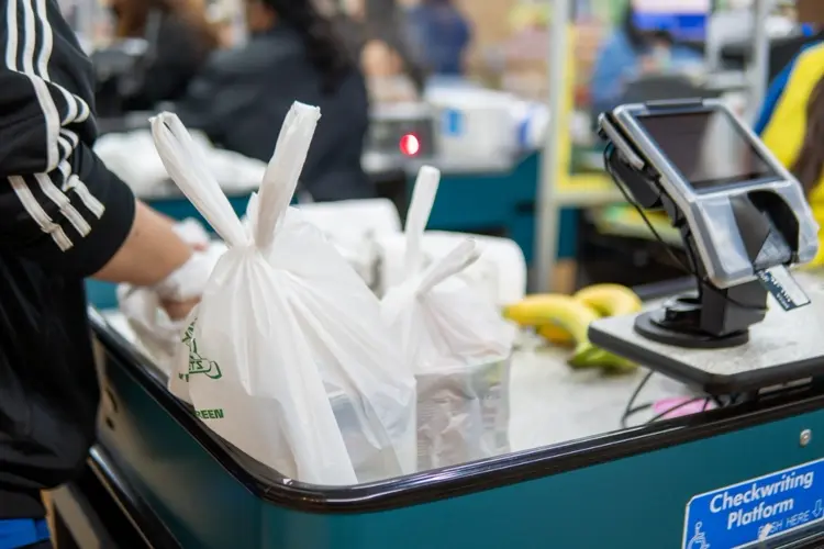Stores can't continue to use up banned plastic bags, Guam EPA says