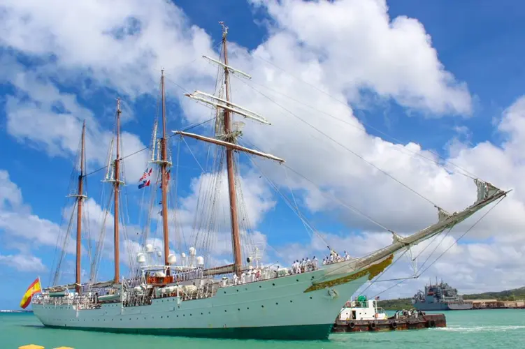 Spanish ship arrives in commemoration the 500th anniversary of Magellan's globe circumnavigation