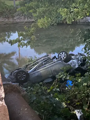 Overturned vehicle found in Fonte River