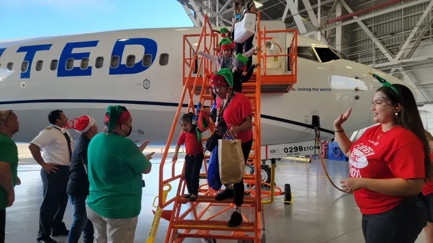 Kids meet Santa at the North Pole through United's Fantasy Flight