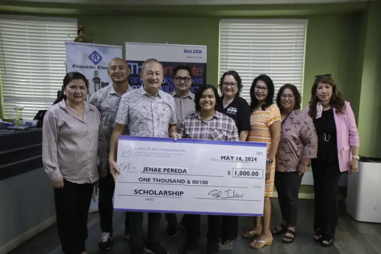 Ilao Foundation awards scholarship for GCC student