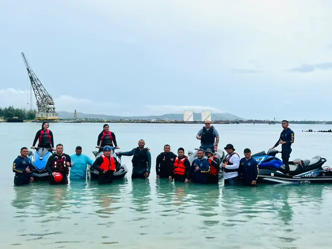 Eleven take part in high surf personal watercraft rescue course