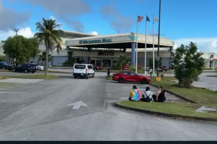 Search underway for mall bomb threat suspect