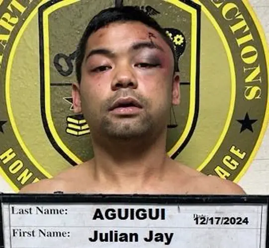 Man with active warrant accused of attacking cop