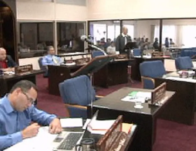 Senators pass legislation to raise minimum wage