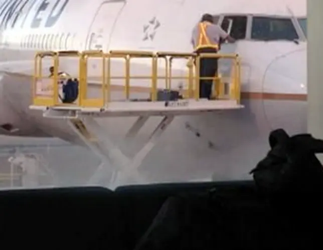 Another United flight turned back