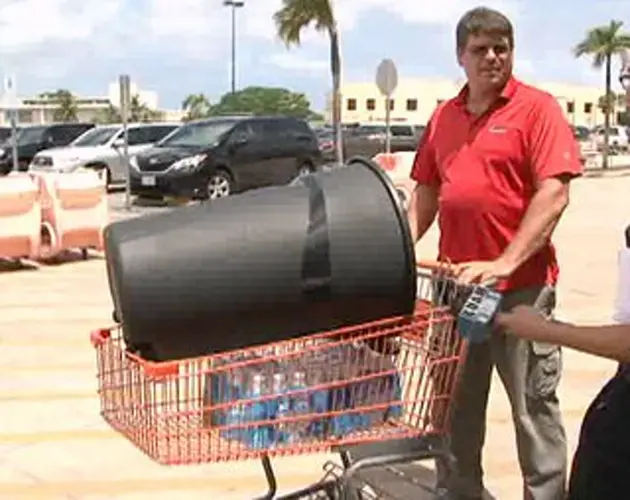 Guamanians prepare for Typhoon Dolphin