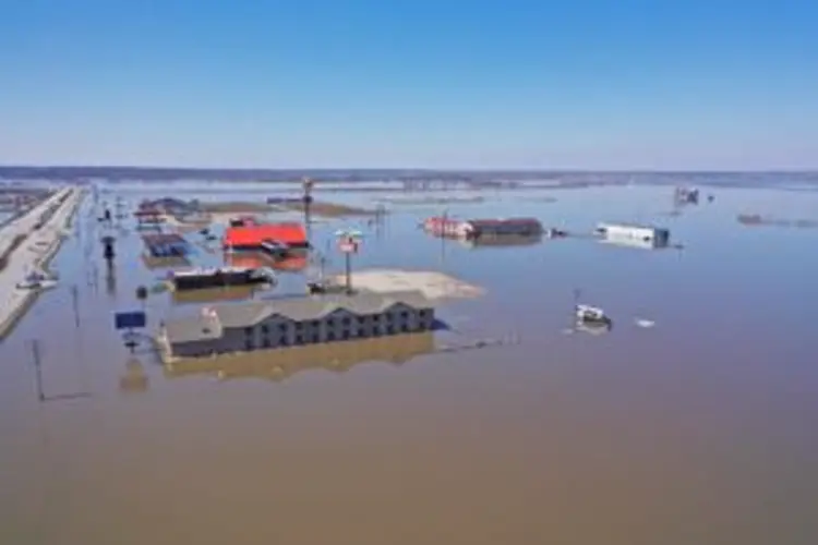 Corps awards contract to fix levee near Percival, Iowa