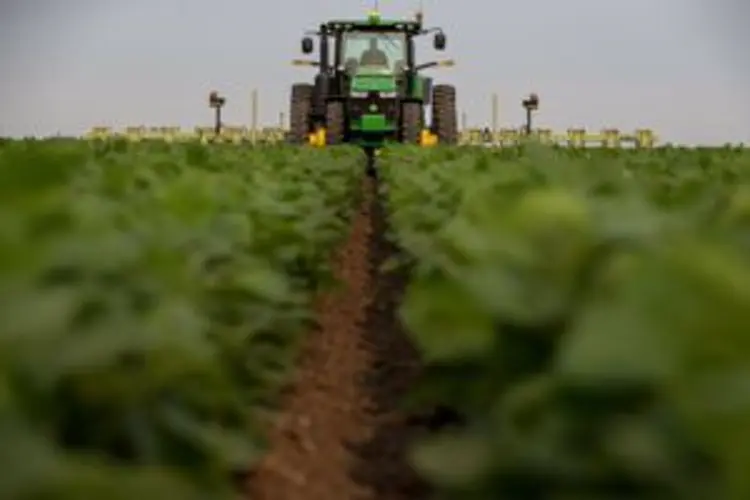 Bill that would protect farmers in legal battles with neighbors advances