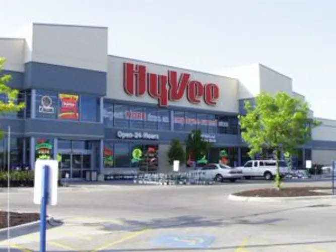 Hy-Vee will soon start same-day alcohol delivery to homes in Omaha, Lincoln metro areas