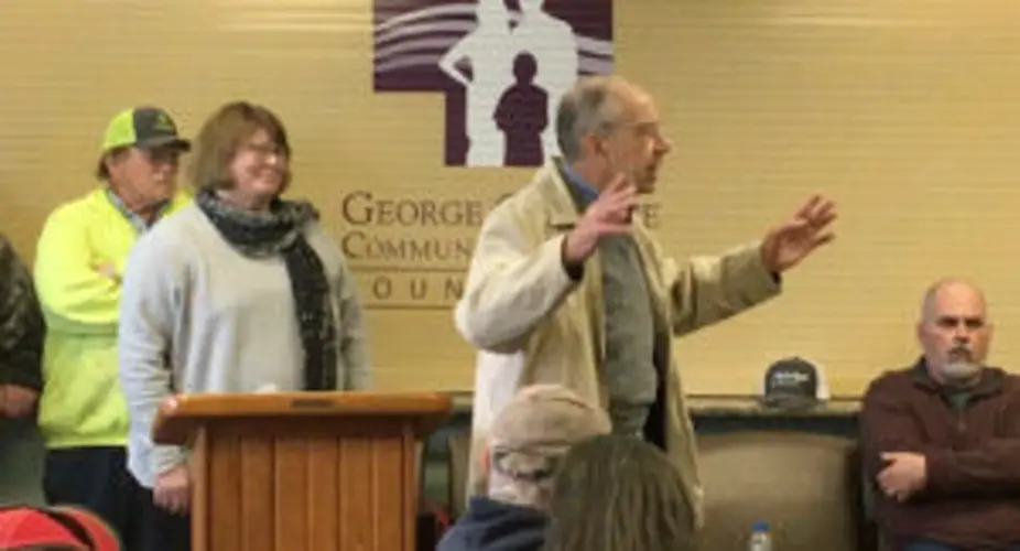 Grassley Laments Loss of West Ditch Levee As Hamburg Fights Flood