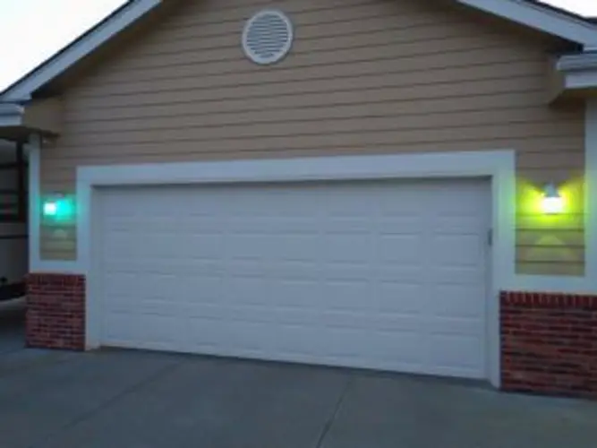 Blue light, green light: Iowa neighborhoods offer water, laundry service to those in need