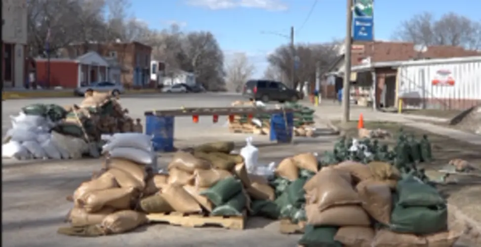 Peru State students, community volunteer in flood relief effort Friday
