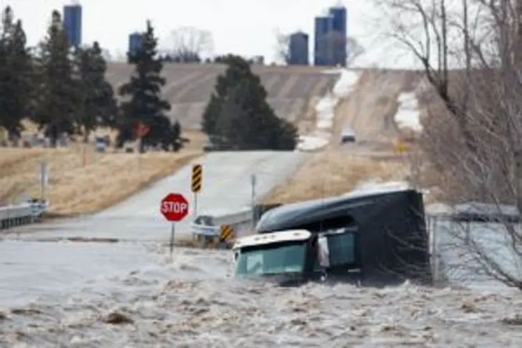 Officials fear Missouri River will breach levee near Bartlett