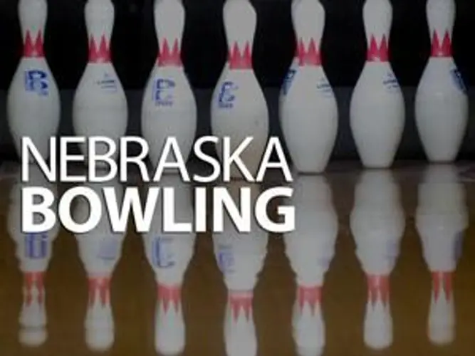 Senior Meghan Straub helps Nebraska bowling advance to semifinals of NCAA championship
