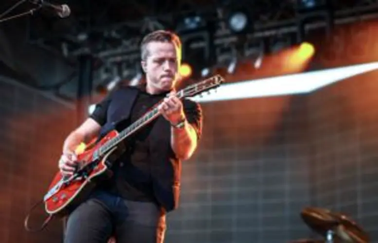 One of the best country singers around is coming back to Omaha