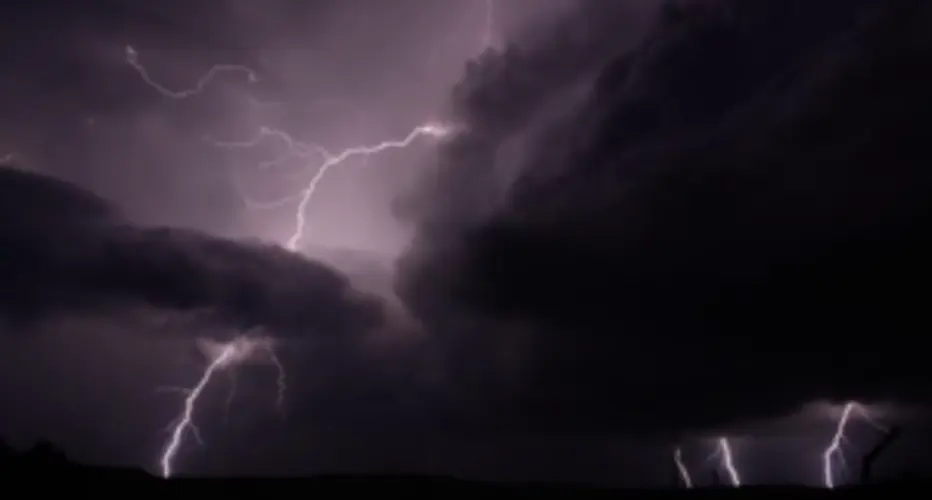 Spectacular Lightning Storms Rage in Gordon, Nebraska