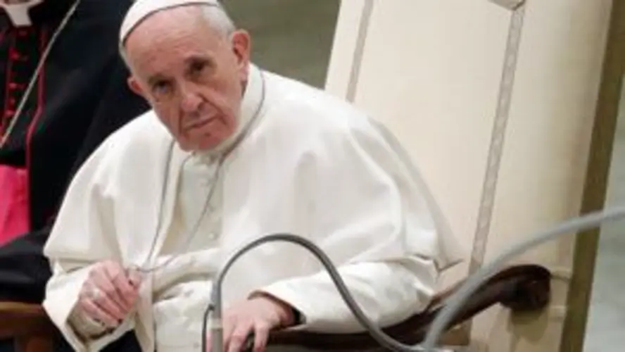 Pope's skullcap snatched by playful Atlanta girl