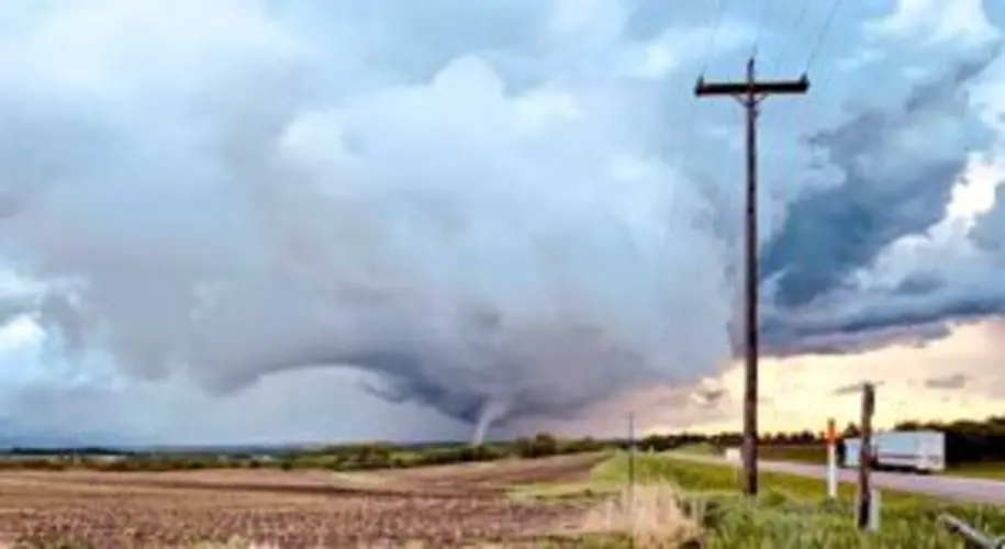 Severe thunderstorms produce multiple tornado reports in Kansas, Nebraska Tuesday evening