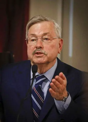 Judge rejects former Iowa governor move to toss jury verdict