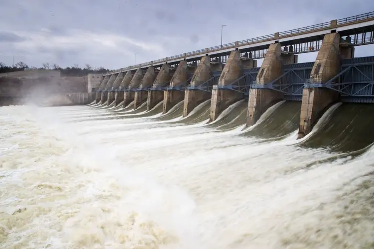 Corps trims water flowing into lower Missouri River