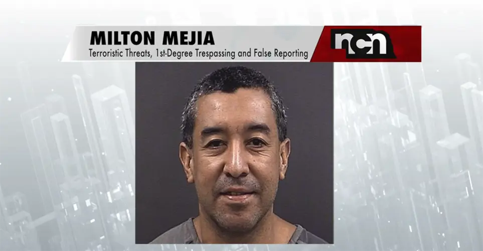 Man arrested after threatening restaurant manager, police officer