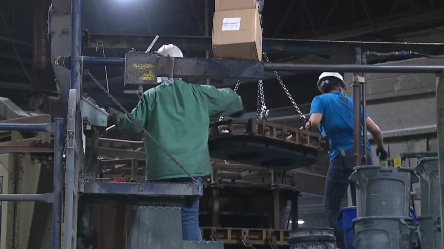 Governor tours Columbus plant, recognizes manufacturing
