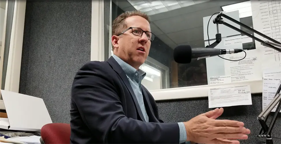 Adrian Smith Holding Virtual Mobile Office