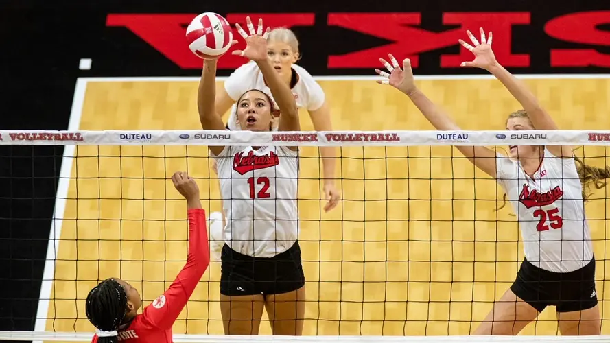 Huskers Close Regular Season With Sweep of OSU