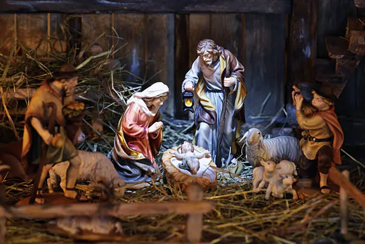 Community divided over nativity scene on courthouse lawn