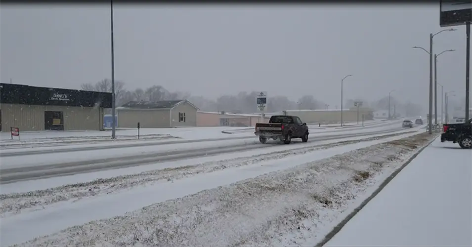 Snow Moves into Southeast Nebraska From Northeast Kansas
