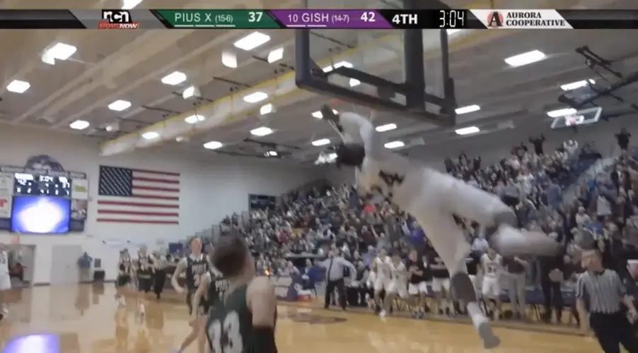 Islanders Down Pius, Claim HAC Regular Season Title