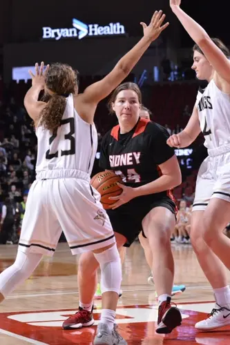 Western Conference Tournament tips off hoops season
