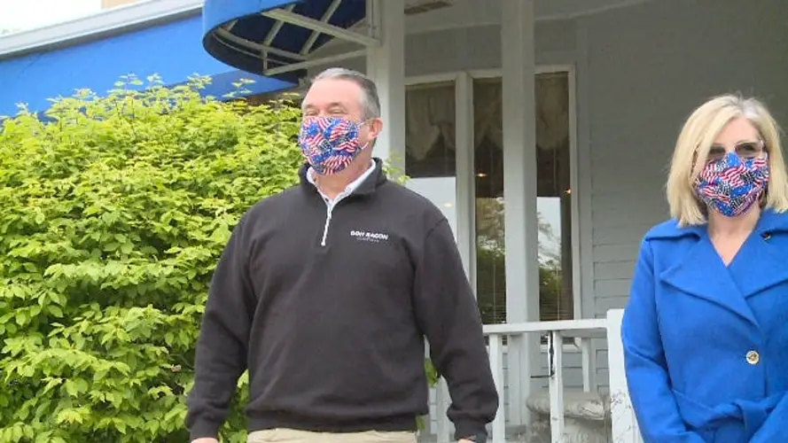 Bacon Dons Mask, Votes
