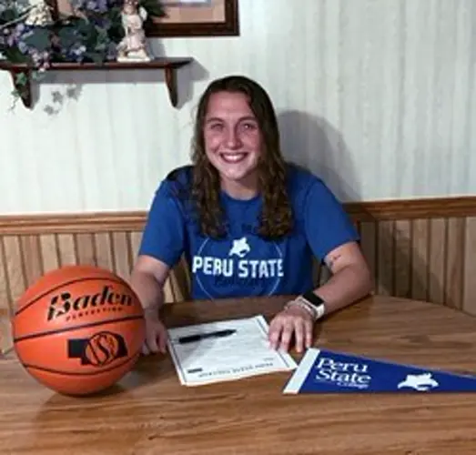 Peru State Signs Pawnee City's Menninga