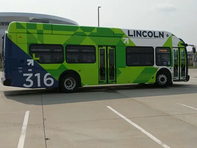 VIDEO: Lincoln bus operator apprehends drunk driver who crashed stolen car into bus