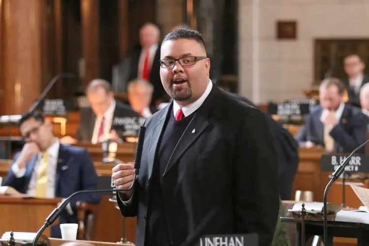 State lawmaker looks to change Nebraska term limits