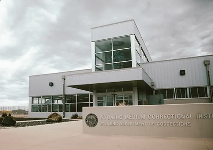 Scottsbluff native dies in apparent prison suicide