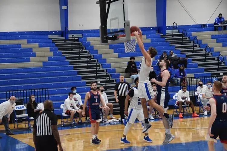 Bobcat Men Hammer Out Win to Improve to .500