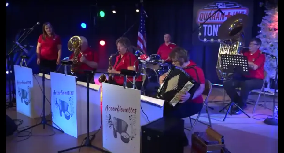 QT The Accordionettes 12/16